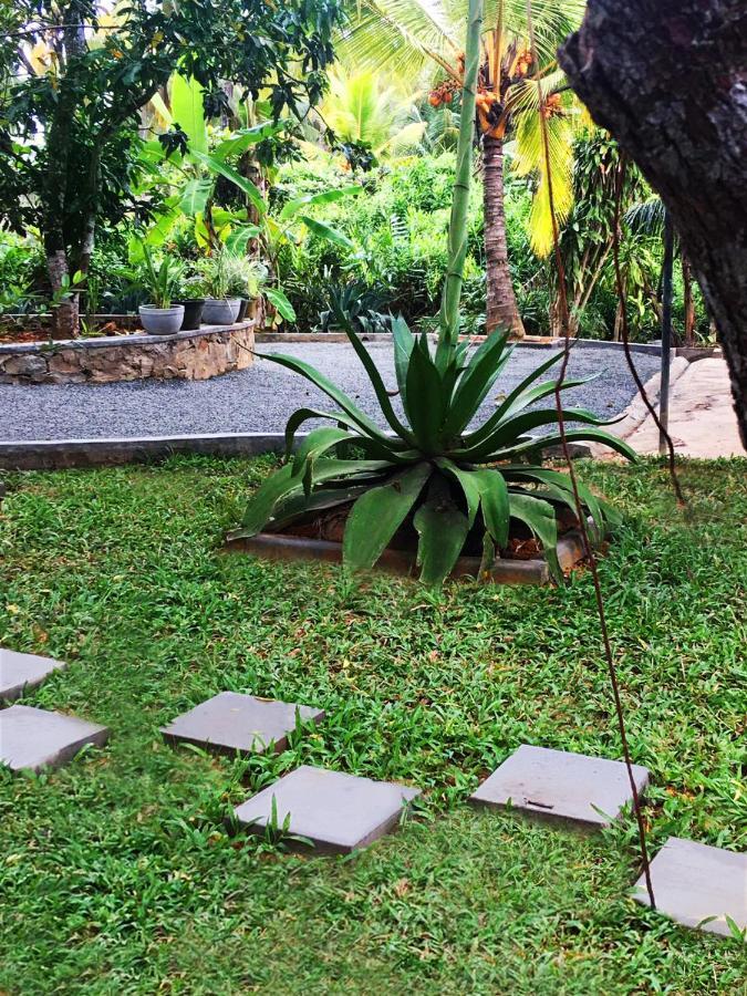 Triple Edge Villa Unawatuna Exterior photo