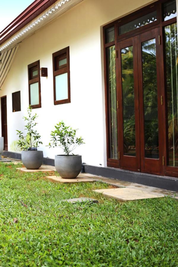 Triple Edge Villa Unawatuna Exterior photo